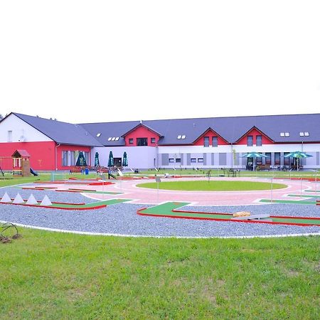 Oswald Arena Hotel Jemielnica Bagian luar foto