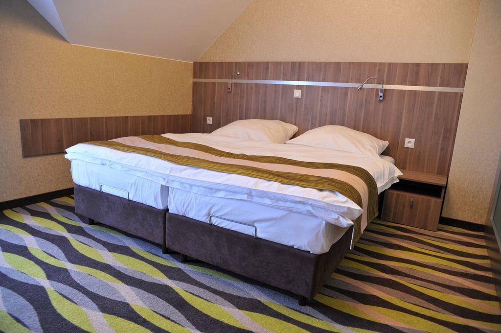 Oswald Arena Hotel Jemielnica Bagian luar foto