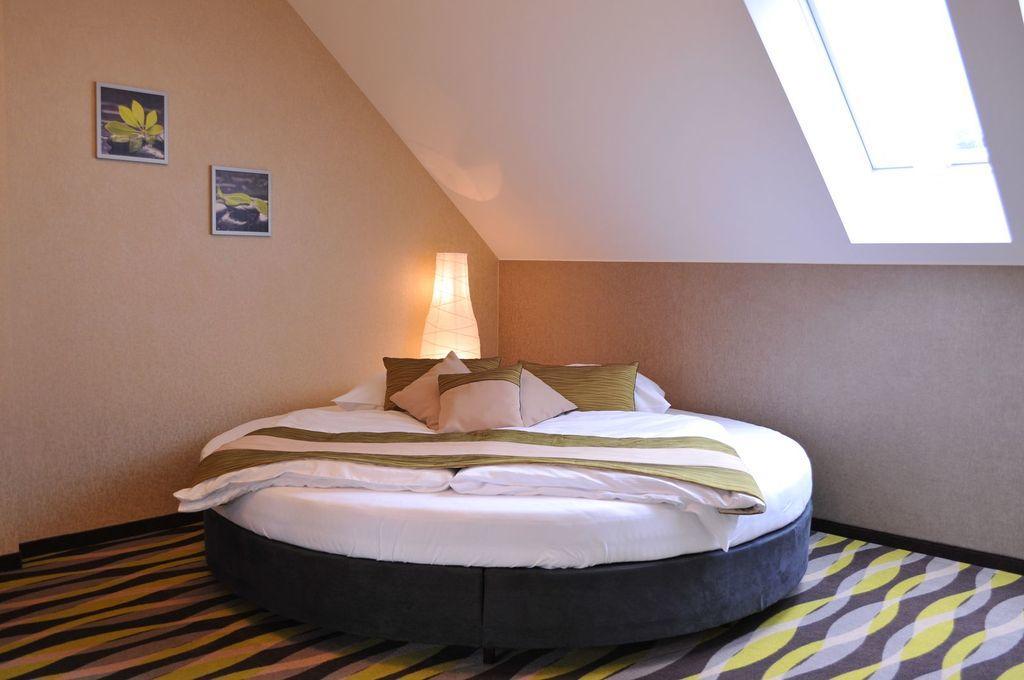 Oswald Arena Hotel Jemielnica Bagian luar foto